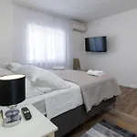 Apartmants Biocic Διαμέρισμα Τρογκίρ